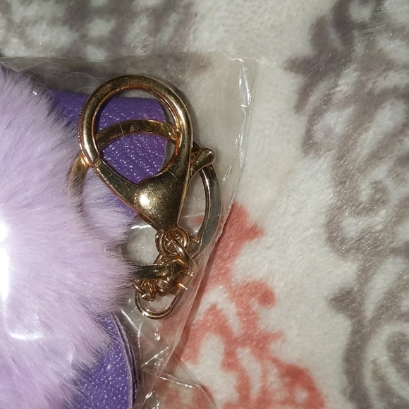 Pom pom keychain - Picture 5 of 5